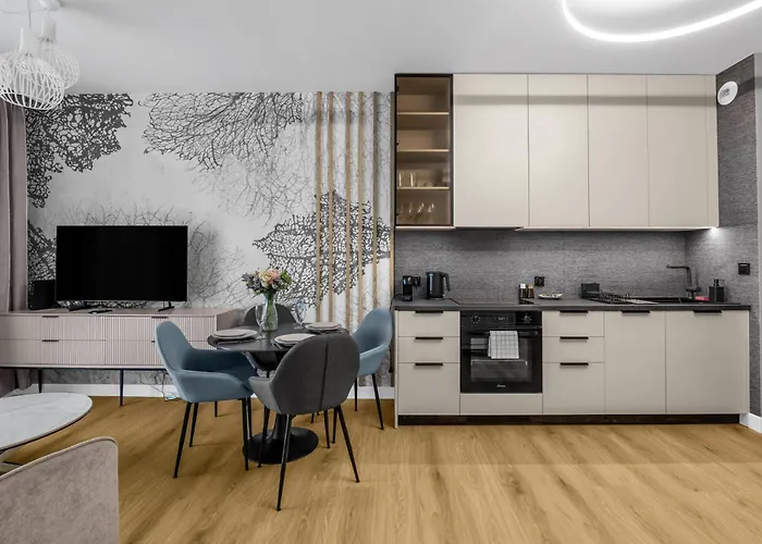 Daire Ochota - Parking, Balcony, Ac - By Rentujemy Varşova